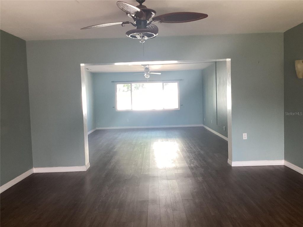 Image 5 of property listing at 710 50TH STREET COURT W, Bradenton, FL 34209
