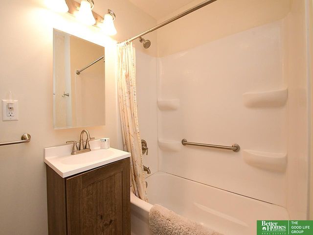 2707 Calhoun Street, Bellevue, NE 68005