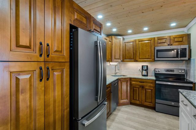 203 ASPEN CIRCLE 203, Seminole, FL 33777