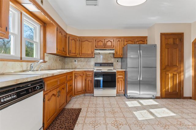 7 Cimarron Road, Putnam Valley, NY 10579