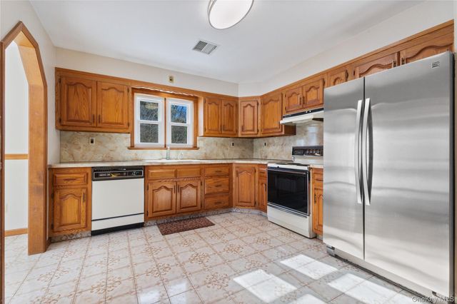 7 Cimarron Road, Putnam Valley, NY 10579