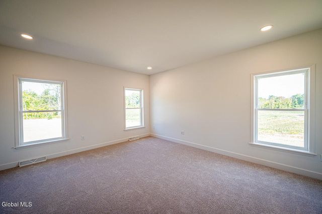 9 Stone Creek Drive, East Greenbush, NY 12061