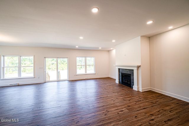 9 Stone Creek Drive, East Greenbush, NY 12061