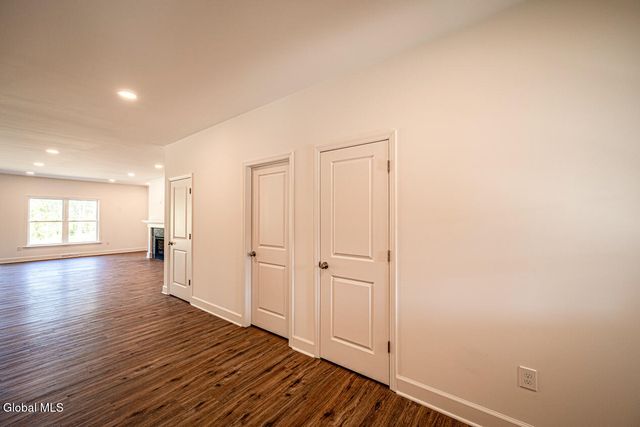 9 Stone Creek Drive, East Greenbush, NY 12061