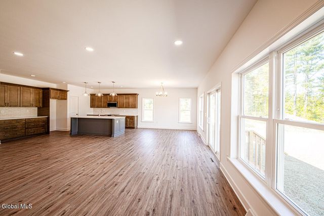 9 Stone Creek Drive, East Greenbush, NY 12061