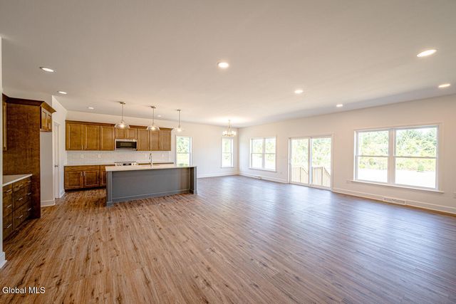 9 Stone Creek Drive, East Greenbush, NY 12061