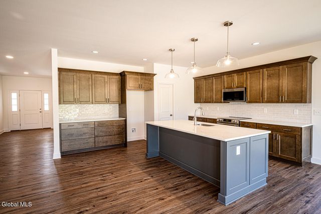 9 Stone Creek Drive, East Greenbush, NY 12061