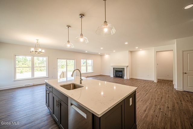 9 Stone Creek Drive, East Greenbush, NY 12061