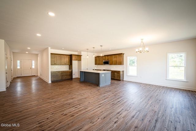 9 Stone Creek Drive, East Greenbush, NY 12061