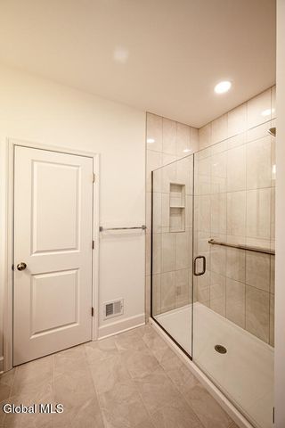 9 Stone Creek Drive, East Greenbush, NY 12061