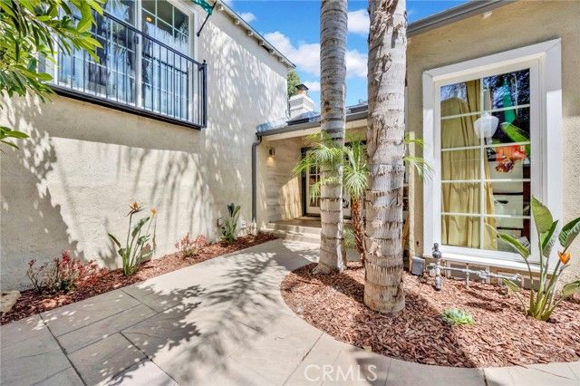 3374 Floyd, Los Angeles, CA 90068