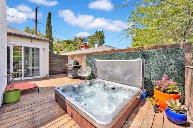 3374 Floyd, Los Angeles, CA 90068