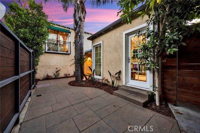 3374 Floyd, Los Angeles, CA 90068