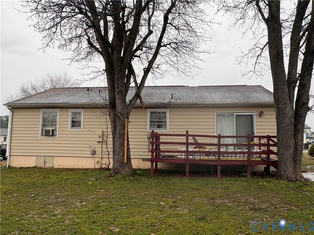 4004 Gloucester Dr, Hopewell, VA 23860