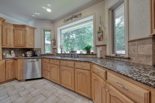 17898 Fm 16 W, Lindale, TX 75771