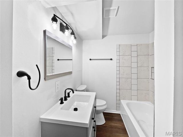 6 S Boxwood Lane, O'fallon, MO 63366