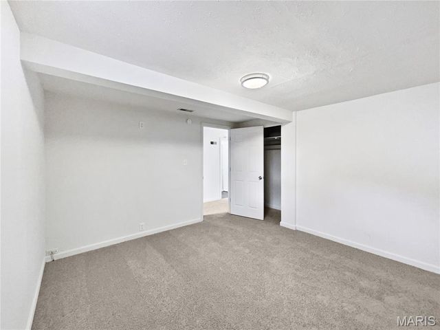 6 S Boxwood Lane, O'fallon, MO 63366