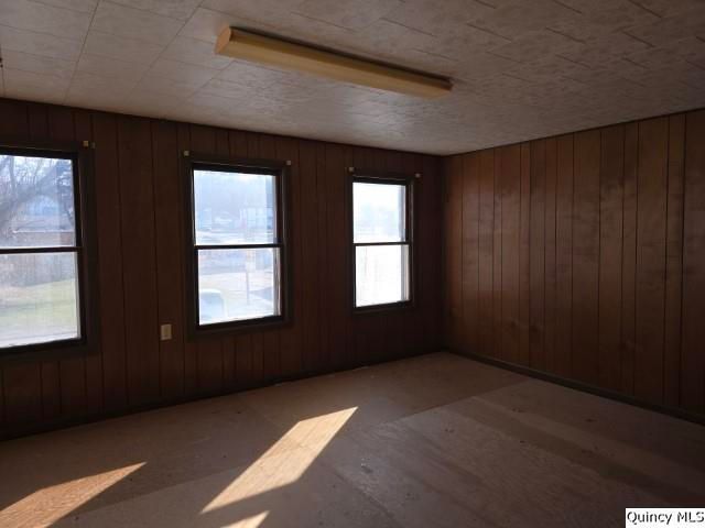 81 W 3rd Street, Dallas City, IL 62330