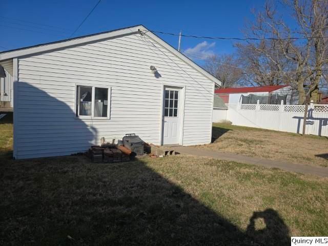 81 W 3rd Street, Dallas City, IL 62330