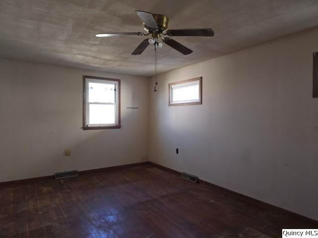 81 W 3rd Street, Dallas City, IL 62330