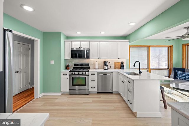 803 DEL GROVE AVE, Newark, DE 19713