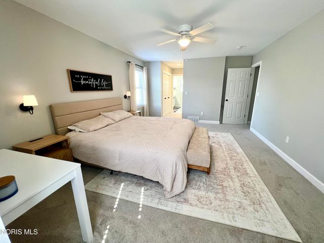 888 Sandalwood Road, Perrysburg, OH 43551