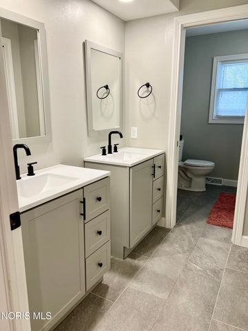 888 Sandalwood Road, Perrysburg, OH 43551