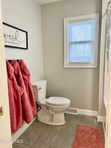888 Sandalwood Road, Perrysburg, OH 43551