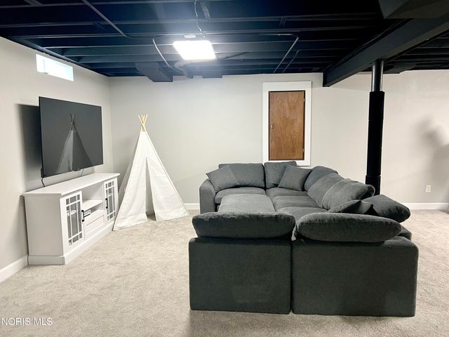 888 Sandalwood Road, Perrysburg, OH 43551
