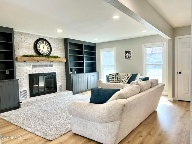 888 Sandalwood Road, Perrysburg, OH 43551