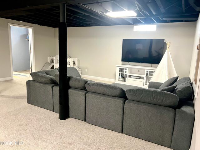 888 Sandalwood Road, Perrysburg, OH 43551