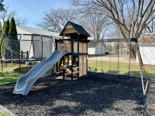 888 Sandalwood Road, Perrysburg, OH 43551