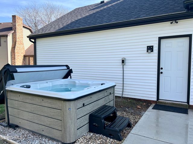 888 Sandalwood Road, Perrysburg, OH 43551