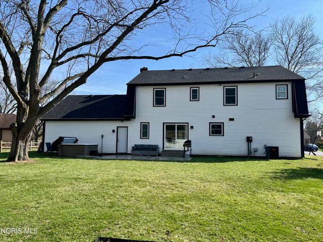 888 Sandalwood Road, Perrysburg, OH 43551
