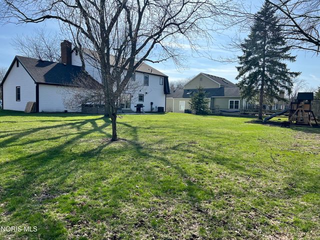 888 Sandalwood Road, Perrysburg, OH 43551