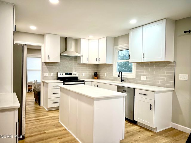 888 Sandalwood Road, Perrysburg, OH 43551