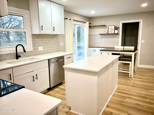 888 Sandalwood Road, Perrysburg, OH 43551