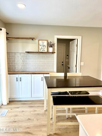 888 Sandalwood Road, Perrysburg, OH 43551