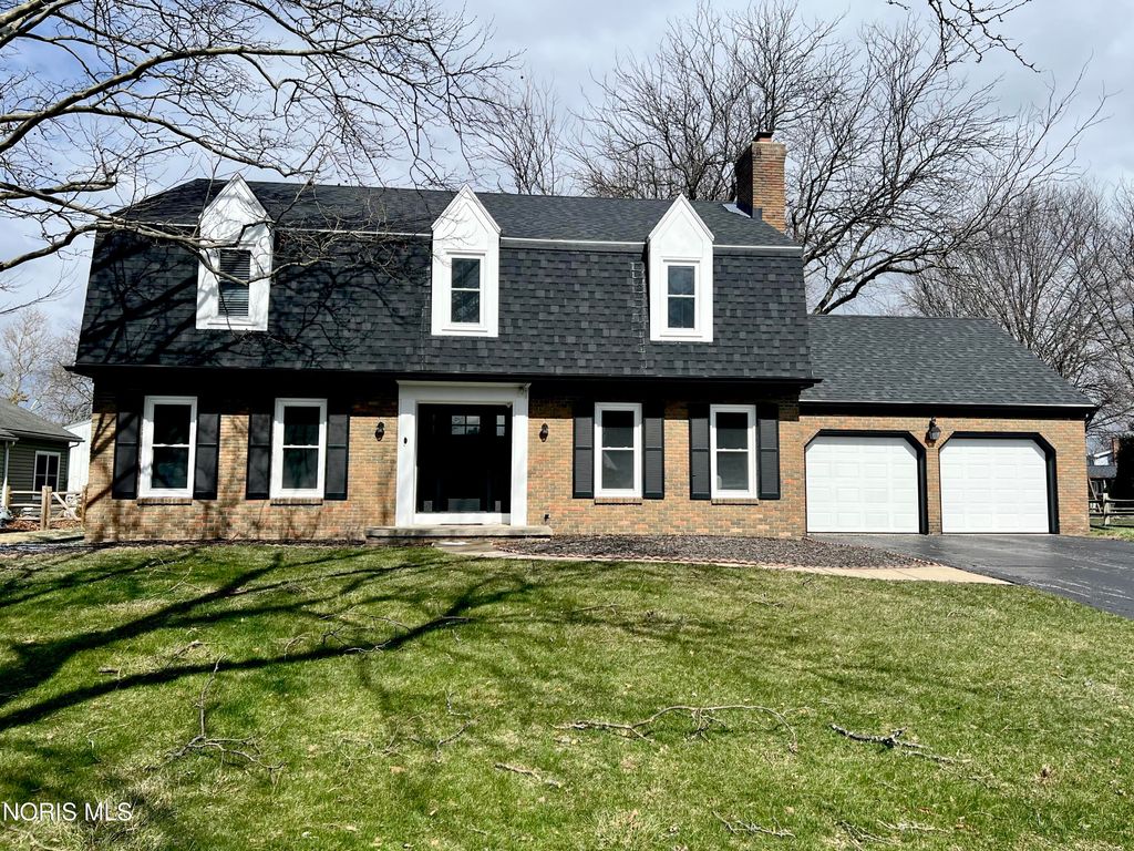888 Sandalwood Road, Perrysburg, OH 43551