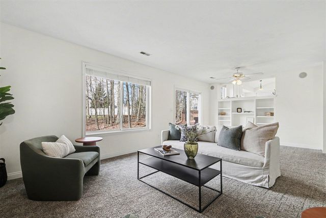 3589 Meadow Grove Drive, Kentwood, MI 49512