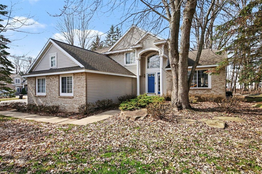 3589 Meadow Grove Drive, Kentwood, MI 49512