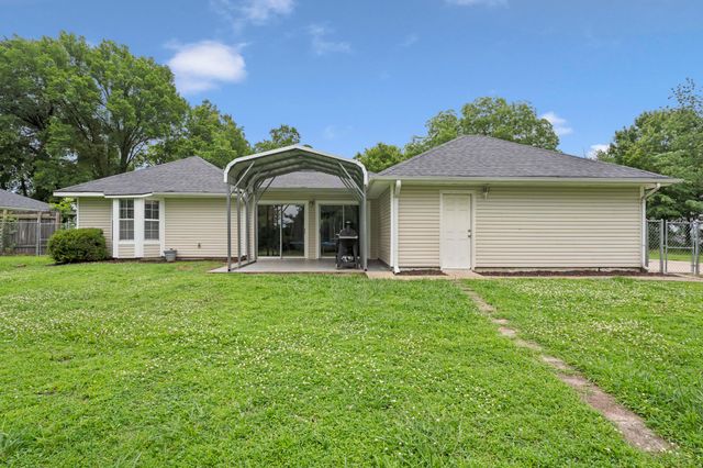 602 N 21st Street, Grove, OK 74344