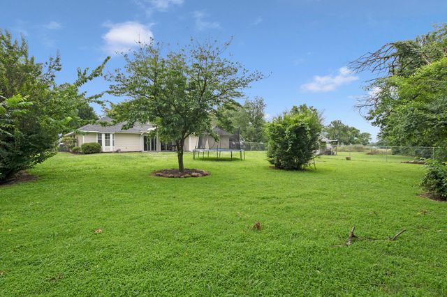 602 N 21st Street, Grove, OK 74344