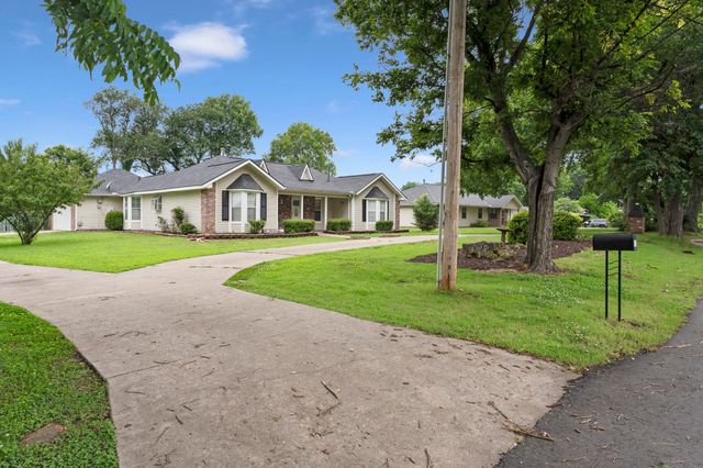 602 N 21st Street, Grove, OK 74344