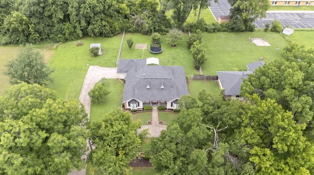 602 N 21st Street, Grove, OK 74344