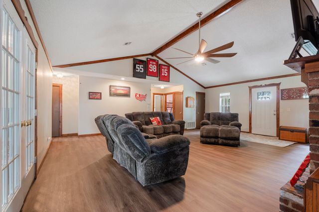 602 N 21st Street, Grove, OK 74344