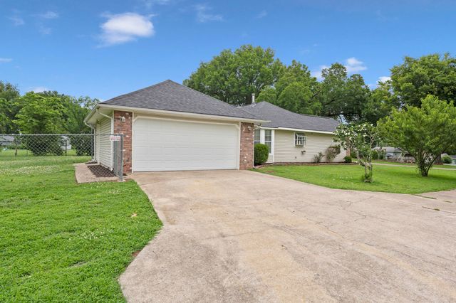 602 N 21st Street, Grove, OK 74344