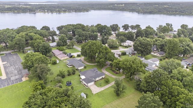 602 N 21st Street, Grove, OK 74344