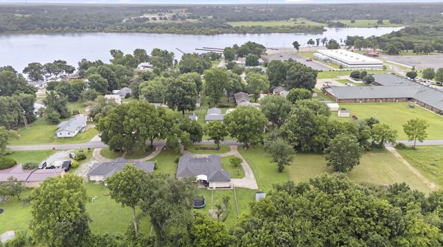 602 N 21st Street, Grove, OK 74344