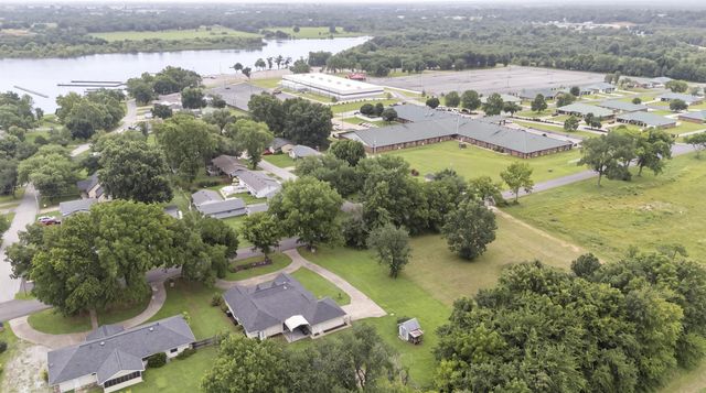 602 N 21st Street, Grove, OK 74344